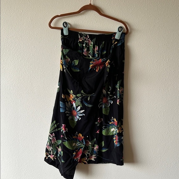 Metropolitan Dresses & Skirts - Vintage Hawaiian Floral Black Skirt